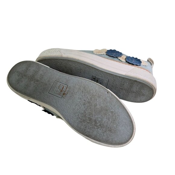 Dolce Vita Robbin Sneakers Light Blue Denim 3D Flower Embellished Size 8.5 - Picture 6 of 8
